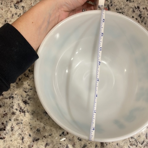 COPY - Pyrex butterprint bowl. Excellent condition. No cracks, or stains. - Picture 3 of 10